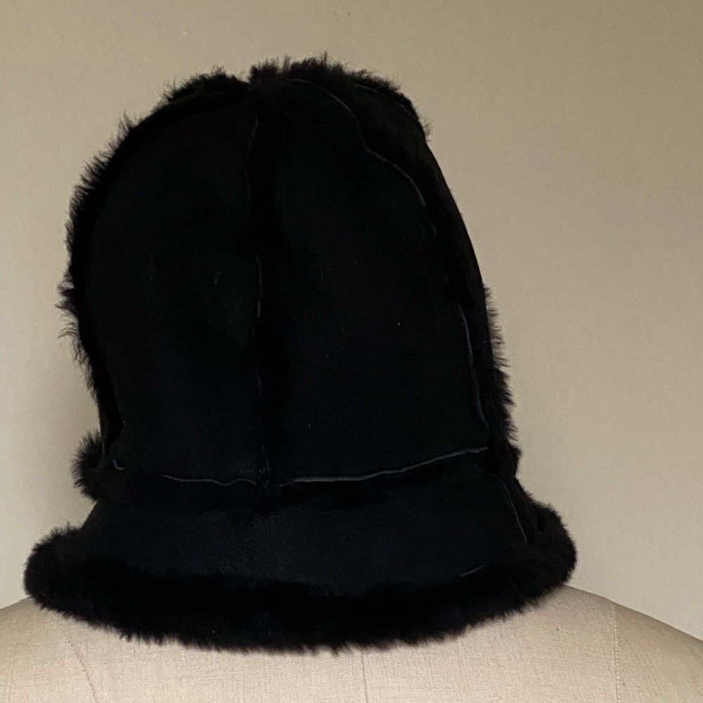 UGG SHEARLING SHEEPSKIN LEATHER HAT
